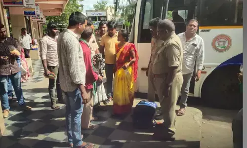 బస్టాండ్ లో 12 కేజీల గంజాయి పట్టివేత..