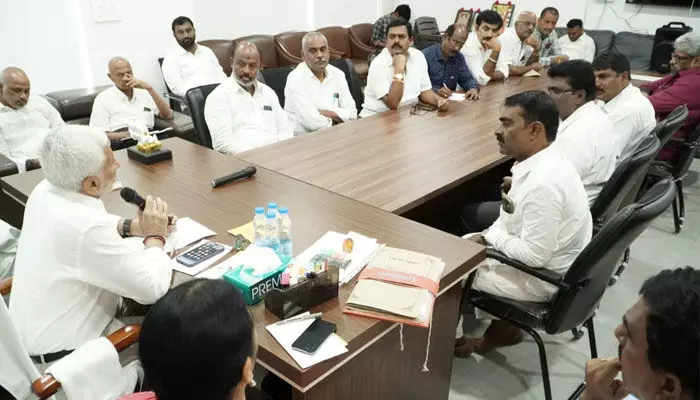 ప్రభుత్వానికి వారధిలా వ్యవహరించండి.. వైఎస్సార్ టీఎఫ్ సమావేశంలో ఎంపీ విజయసాయిరెడ్డి ప్రభుత్వానికి వారధిలా వ్యవహరించండి.. వైఎస్సార్ టీఎఫ్ సమావేశంలో ఎంపీ విజయసాయిరెడ్డి