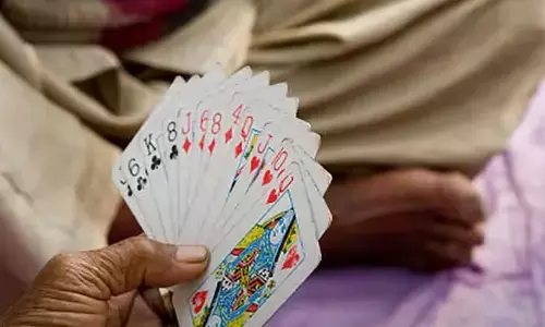 పేకాటరాయుళ్ల అరెస్ట్.. రూ.25వేల నగదు, ఎర్టిగా కారు స్వాధీనం..
