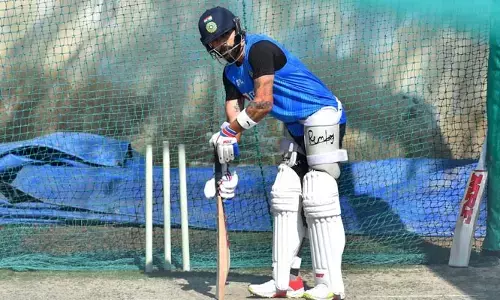 Virat Kohli : బ్యాటింగ్‌ కోచ్‌గా మారిన విరాట్‌ కోహ్లి.. వీడియో వైరల్‌