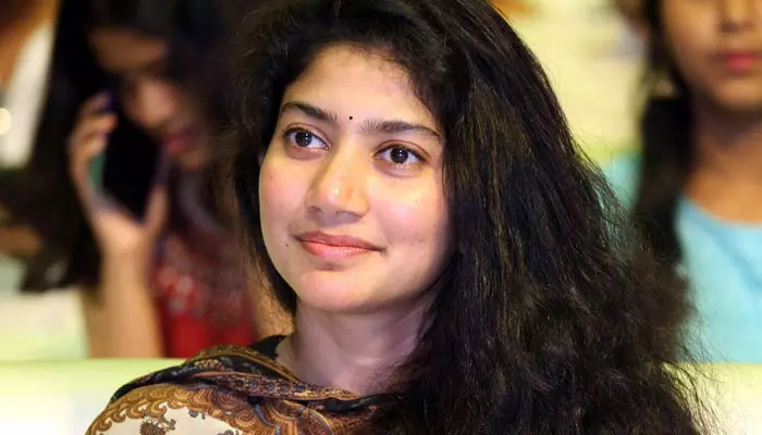 అక్కడ.. అలా కనిపించిన Sai Pallavi