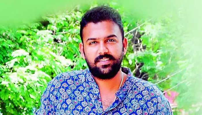ఆ హౌలే గాళ్లందరిని మస్తు చితకొట్టాలనిపిస్తుంది: స్టార్ డైరెక్టర్ సంచలన కామెంట్స్ ఆ హౌలే గాళ్లందరిని మస్తు చితకొట్టాలనిపిస్తుంది: స్టార్ డైరెక్టర్ సంచలన కామెంట్స్