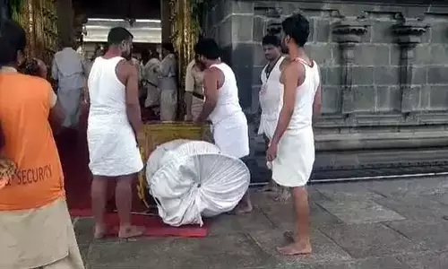శ్రీవారి ఆలయంలో అపశృతి.. కిందజారిపడిన కానుకల హుండీ
