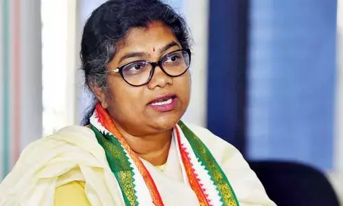 Union Minister Smriti Iraniకి దానిపై ఉన్న ఆసక్తి.. మణిపూర్ ఘటన‌పై లేదు: పాల్వాయి స్రవంతి ఫైర్