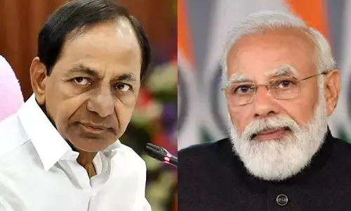 ప్రధానికి వెల్‌కమ్ చెప్పే విషయంలో CM KCR డైలమా!