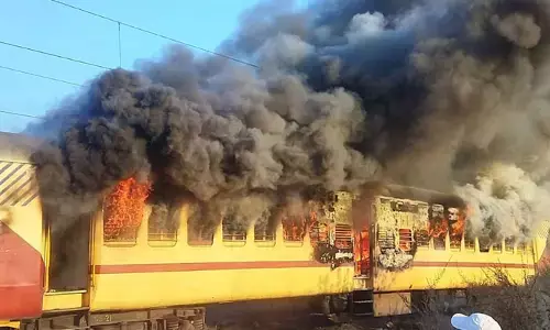 Falaknuma Express : ఫలక్‌నుమా ఎక్స్ ప్రెస్‌లో భారీ అగ్ని ప్రమాదం..