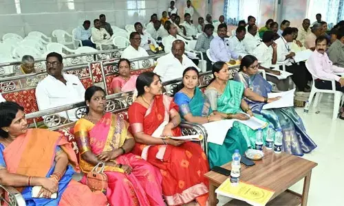 దిమ్మెలు కడతారు.. టెంకాయలు కొడతారు.. పనులు చేయరా
