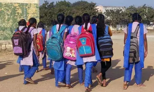 టీసీ బుక్ అయిపోయింది.. నెల రోజుల తర్వాత రా టీసీ ఇస్తాం: ఇదీ రాష్ట్ర విద్యాశాఖ దుస్థితి