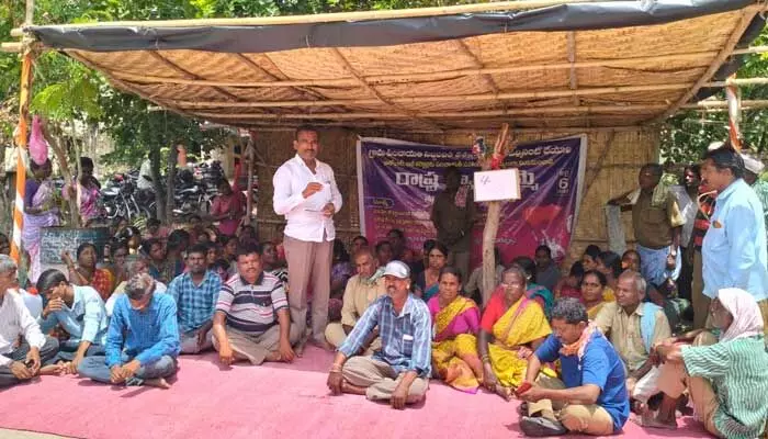 పంచాయతీ కార్మికుల సమ్మెకు సీపీఐ మద్దతు పంచాయతీ కార్మికుల సమ్మెకు సీపీఐ మద్దతు