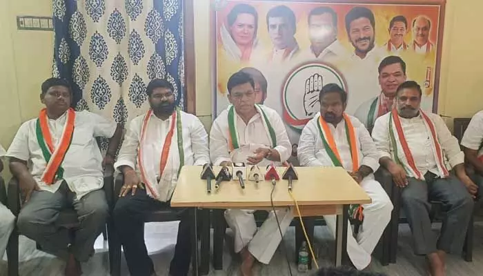 కేసీఆర్ అవినీతిలో బీజేపీకి వాటాలు.. కేసీఆర్ అవినీతిలో బీజేపీకి వాటాలు..