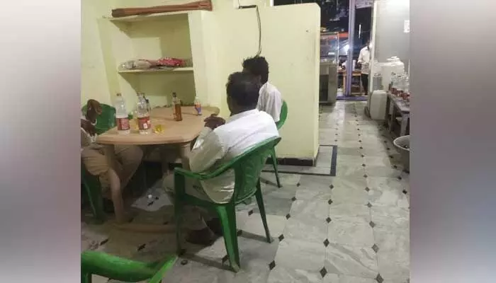 మందు బాబులకు అడ్డగా బిర్యానీ సెంటర్లు.. మందు బాబులకు అడ్డగా బిర్యానీ సెంటర్లు..