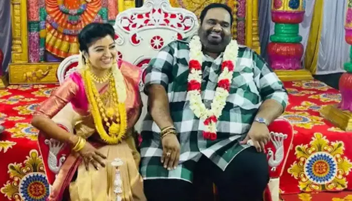 భర్త రవీంద్రకు అదిరిపోయే గిఫ్ట్ ఇచ్చిన మహాలక్ష్మీ భర్త రవీంద్రకు అదిరిపోయే గిఫ్ట్ ఇచ్చిన మహాలక్ష్మీ