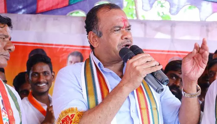 కాంగ్రెస్లో ఎవరూ చేరాల్సిన అవసరం లేదు: MP కోమటిరెడ్డి సంచలన వ్యాఖ్యలు కాంగ్రెస్లో ఎవరూ చేరాల్సిన అవసరం లేదు: MP కోమటిరెడ్డి సంచలన వ్యాఖ్యలు