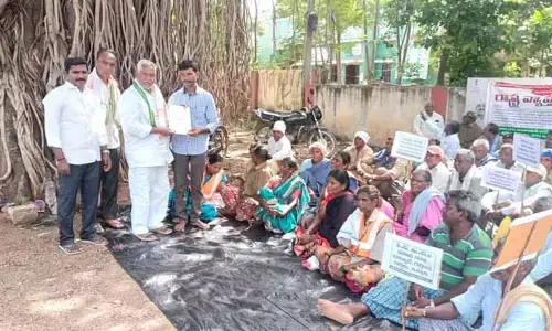 MLC Jeevan Reddy: శ్రమ దోపిడీ చేస్తున్న తెలంగాణ ప్రభుత్వం