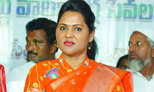 రాజధానిలో వైసీపీకి షాక్: టీడీపీలోకి ఎమ్మెల్యే ఉండవల్లి శ్రీదేవి?
