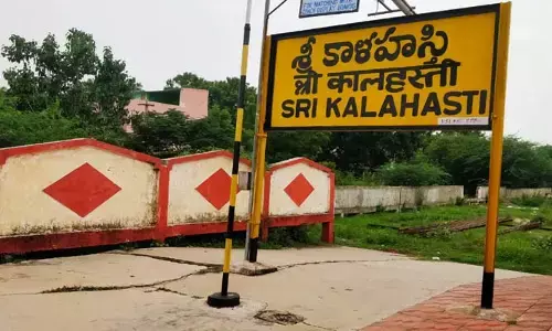 శ్రీకాళహస్తిలో తమిళ వ్యక్తి హల్ చల్