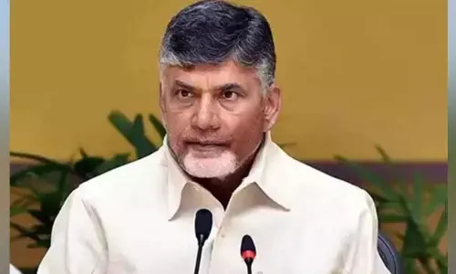 వాలంటీర్లు పౌరసేవకే పరిమితం కావాలి : Chandrababu Naidu