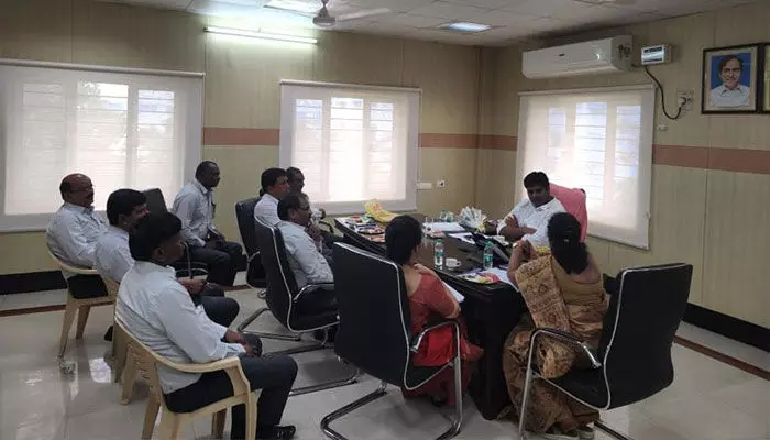 అహ్మదాబాద్ కు రేపు ఫుడ్స్ చైర్మన్ బృందం.. ఫుడ్స్ చైర్మన్ మేడే రాజీవ్ సాగర్ అహ్మదాబాద్ కు రేపు ఫుడ్స్ చైర్మన్ బృందం.. ఫుడ్స్ చైర్మన్ మేడే రాజీవ్ సాగర్