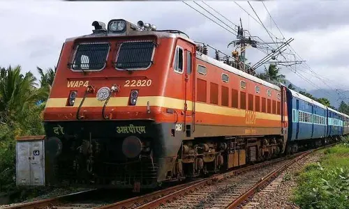రైలులో మహిళా దొంగల హల్‌చల్..