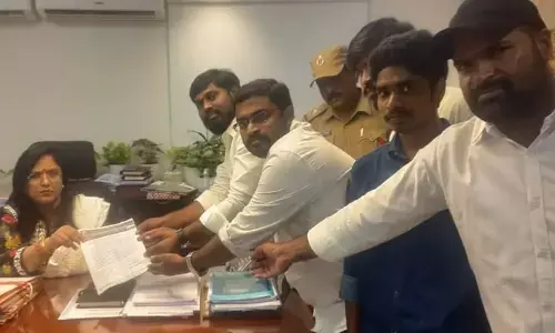 విద్యార్థులకు పాఠ్య పుస్తకాలను పంపిణీ చేయాలి.. విద్యార్థి జన సమితి రాష్ట్ర అధ్యక్షులు సర్దార్ వినోద్ కుమార్