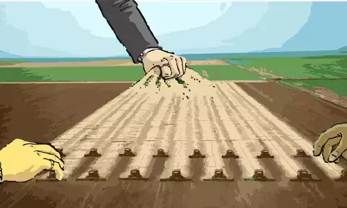 Land Scam : రూ.30 కోట్ల విలువైన సర్కార్ స్థలం స్వాహా