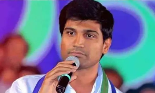 కళాకారులు, వృద్ధులకు రైల్వే ప్రయాణ ఛార్జీల్లో రాయితీ ఇవ్వండి: ఎంపీ శ్రీకృష్ణదేవరాయులు