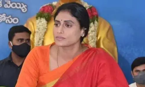 ఆ దంపతులను పొట్టనపెట్టుకున్న పాపం కేసీఆర్‌దే: YS Sharmila