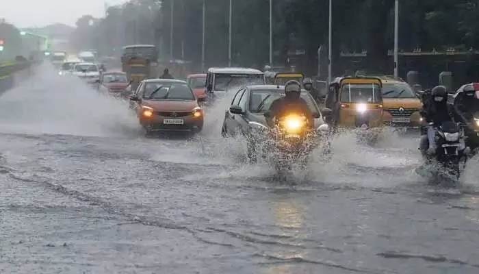 Telangana Weather Updates : భారీ వర్షాలు.. ఐదు జిల్లాలకు రెడ్ అలర్ట్ Telangana Weather Updates : భారీ వర్షాలు.. ఐదు జిల్లాలకు రెడ్ అలర్ట్