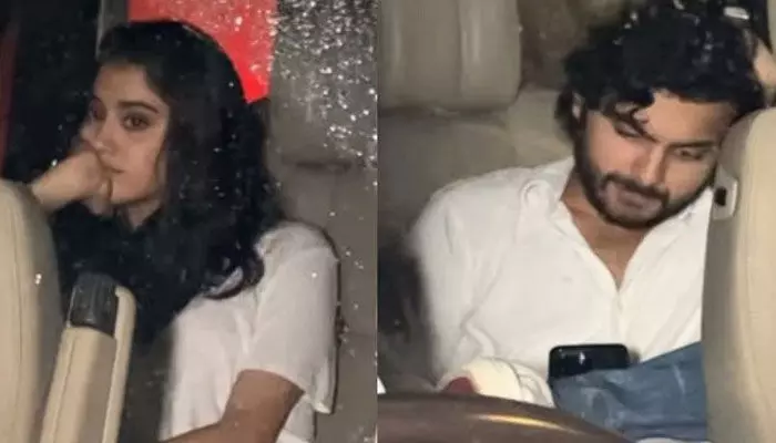 వర్షం పడుతుండగా ప్రియుడితో కారులో అడ్డంగా బుక్ అయిన Janvi Kapoor.. (వీడియో వైరల్) వర్షం పడుతుండగా ప్రియుడితో కారులో అడ్డంగా బుక్ అయిన Janvi Kapoor.. (వీడియో వైరల్)
