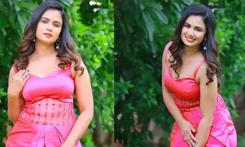 Ariyana Glory : బిగుతైన డ్రెస్‌లో కుర్రాళ్ల మతిపోగొడుతోన్న ఆర్జీవీ గర్ల్