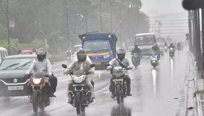 Red Alert of very heavy rains in Telangana : తెలంగాణకు రెడ్ అలర్ట్.. భారీ నుంచి అతి భారీ వర్షాలు Red Alert of very heavy rains in Telangana : తెలంగాణకు రెడ్ అలర్ట్.. భారీ నుంచి అతి భారీ వర్షాలు