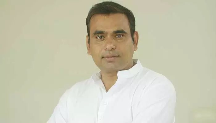 ‘డ్రామా క్వీన్.. లిక్కర్ క్వీన్ కవిత కాంగ్రెస్ చరిత్ర తెలుసుకో’: Chamala Kiran Kumar Reddy ‘డ్రామా క్వీన్.. లిక్కర్ క్వీన్ కవిత కాంగ్రెస్ చరిత్ర తెలుసుకో’: Chamala Kiran Kumar Reddy