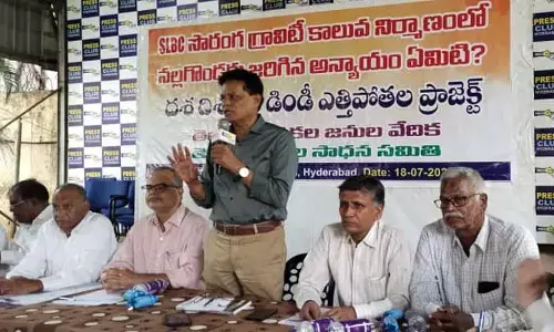 కేసీఆర్ ప్రభుత్వం కమీషన్లు వచ్చే ప్రాజెక్టులను చేపట్టింది.. రిటైర్డ్ కలెక్టర్ ఆకునూరి మురళి