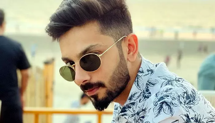 ఏఆర్ రెహమాన్ను మించి రెమ్యునరేషన్ తీసుకుంటున్న Anirudh Ravichander ఏఆర్ రెహమాన్ను మించి రెమ్యునరేషన్ తీసుకుంటున్న Anirudh Ravichander