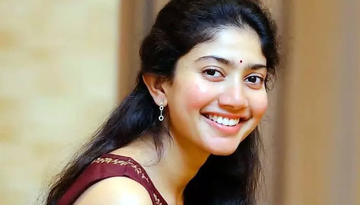 బాలయ్య, చిరంజీవి సినిమాలకు నో చెప్పిన సాయి పల్లవి బాలయ్య, చిరంజీవి సినిమాలకు నో చెప్పిన సాయి పల్లవి