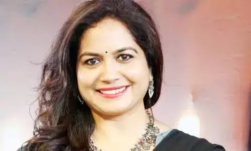 మీది ఫేక్ నవ్వు.. ఘాటుగా ఇచ్చిపడేసిన సింగర్ సునీత