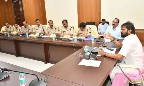 అక్రమ మద్యం సరఫరాదారులపై పీడీ యాక్ట్ నమోదు చేయాలి.. మంత్రి శ్రీనివాస్ గౌడ్