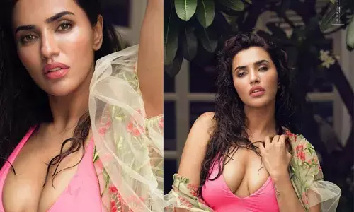 Akshara Gowda Latest Photos : పిచ్చెక్కించే  అందాలతో కాక పుట్టిస్తున్న అక్షర గౌడ