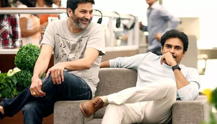 పవన్ తో స్నేహం వల్ల త్రివిక్రమ్ కు ఇన్ని కోట్లు లాభమా? పవన్ తో స్నేహం వల్ల త్రివిక్రమ్ కు ఇన్ని కోట్లు లాభమా?