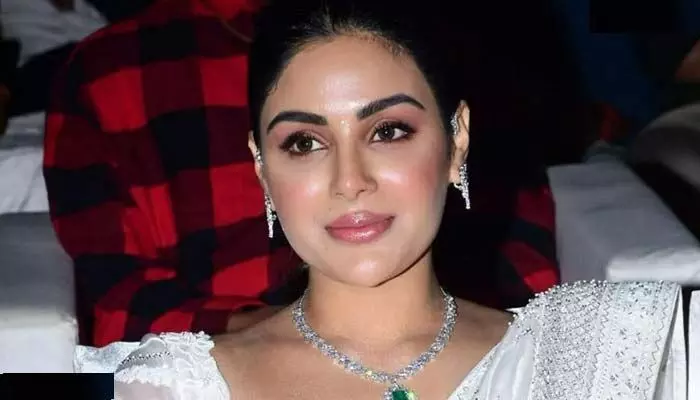 విరూపాక్ష హీరోయిన్ తెలుగులో అవకాశాలను కోల్పోవడానికి కారణం ఇదేనా? విరూపాక్ష హీరోయిన్ తెలుగులో అవకాశాలను కోల్పోవడానికి కారణం ఇదేనా?