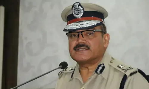 పతకాలు సాధించిన పోలీసులకు నగదు పురస్కారాలు