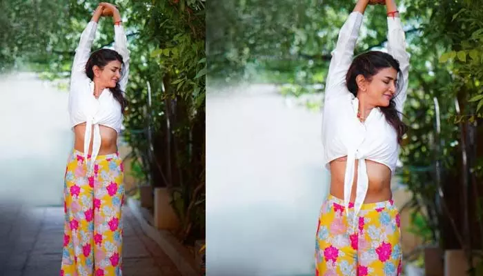 బోల్డ్ డ్రెస్సింగ్లో రెచ్చిపోయిన Manchu Lakshmi.. రొమాంటిక్ యాంగిల్కు కుర్రాళ్లు ఫిదా బోల్డ్ డ్రెస్సింగ్లో రెచ్చిపోయిన Manchu Lakshmi.. రొమాంటిక్ యాంగిల్కు కుర్రాళ్లు ఫిదా