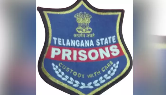 వాళ్లు ఆడింది ఆట పాడింది పాట.. జైళ్ల శాఖలో విచిత్రం వాళ్లు ఆడింది ఆట పాడింది పాట.. జైళ్ల శాఖలో విచిత్రం