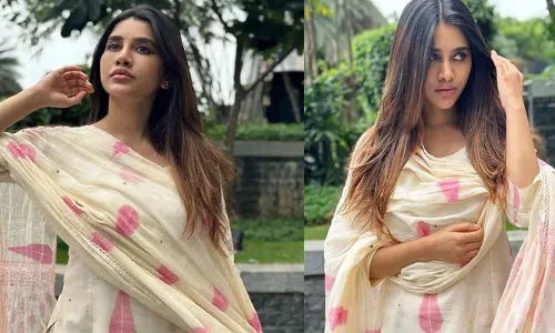 Nabha Natesh :: సింపుల్ లుక్స్‌లో అదరగొట్టిన  ఇస్మార్ట్ బ్యూటీ