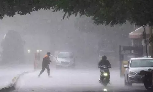 నేడు అతిభారీ వర్ష సూచన.. ఆ జిల్లాల వారికి కీలక హెచ్చరిక