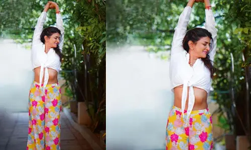బోల్డ్ డ్రెస్సింగ్‌లో రెచ్చిపోయిన Manchu Lakshmi.. రొమాంటిక్ యాంగిల్‌‌కు కుర్రాళ్లు ఫిదా
