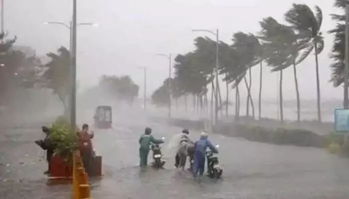Weather Update : తెలంగాణకు రెడ్ అలర్ట్.. రేపు అత్యంత భారీ వర్షాలు..! Weather Update : తెలంగాణకు రెడ్ అలర్ట్.. రేపు అత్యంత భారీ వర్షాలు..!