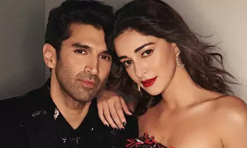 Ananya Pande :: వర్షాన్ని లెక్కచేయకుండా బాయ్‌ఫ్రెండ్‌తో డేట్‌కు వెళ్లి  కారులో అడ్డంగా బుక్!
