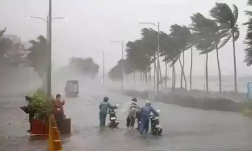 Weather Update : తెలంగాణకు రెడ్ అలర్ట్.. రేపు అత్యంత భారీ వర్షాలు..!