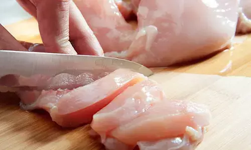 Chicken Prices Drop : భారీగా తగ్గిన చికెన్ ధరలు.. ఎక్కడో తెలుసా?